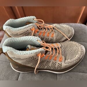 Nike Women's Sneakers in Cream and Orange